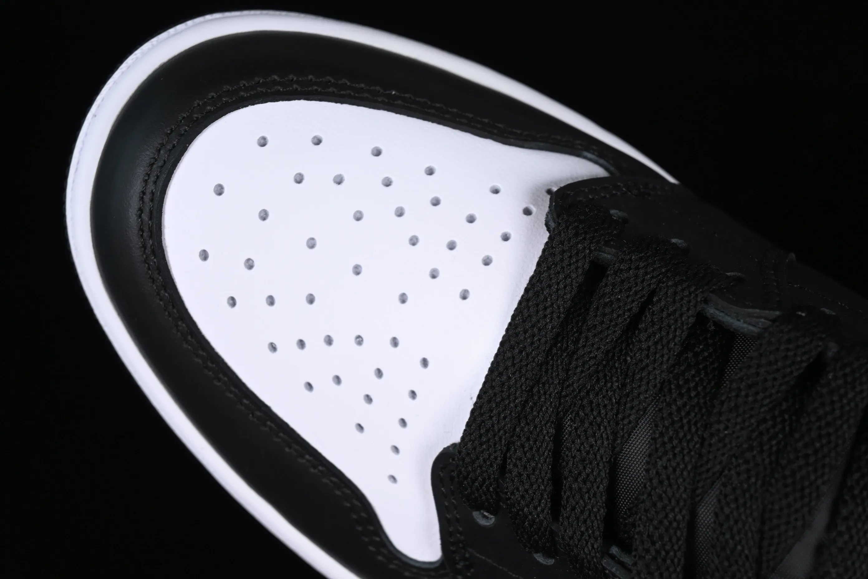 All categories Air Jordan Jordan series basketball shoes Air Jordan 1 High Air Jordan 1 High OG "Reverse Panda" AJ1 Joe 1 Panda DZ5485-010